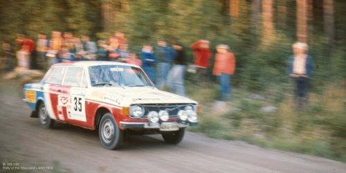 Volvo 142 on track