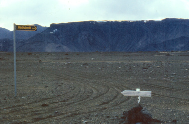 signs to Askja 